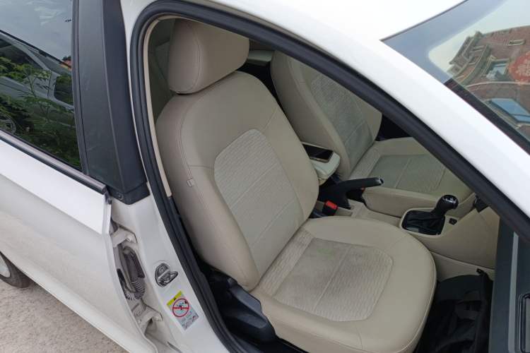 Used Skoda Rapid 2013 1.6L Automatic Smart Selection Model Right Front Seat