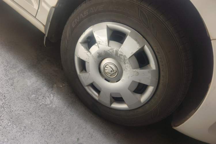 Used Skoda Rapid 2013 1.4L Manual Enjoyment Model Right Front Wheel Hub