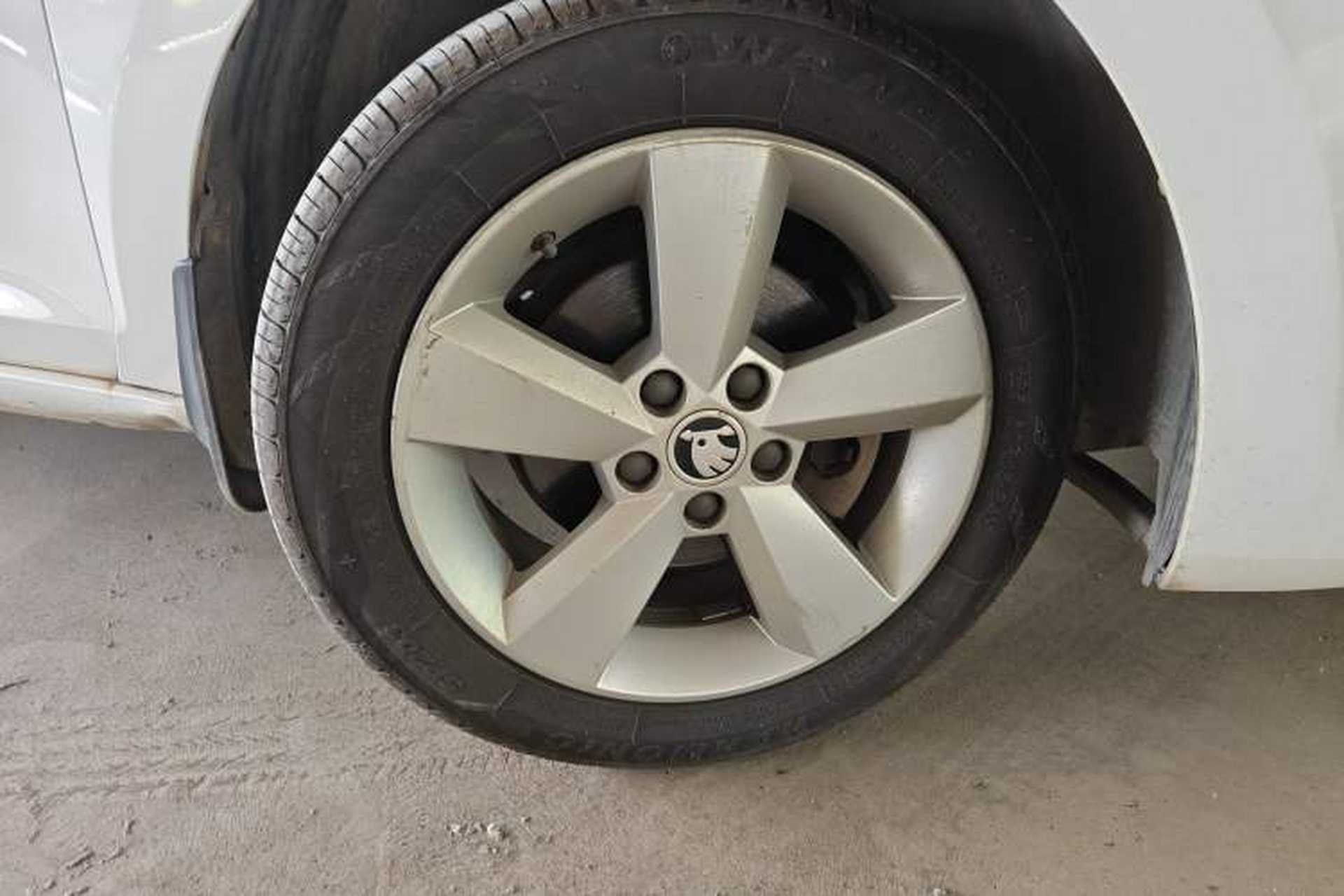 Used Skoda Rapid 2013 1.6L Manual Smart Selection Model Right Front Wheel Hub