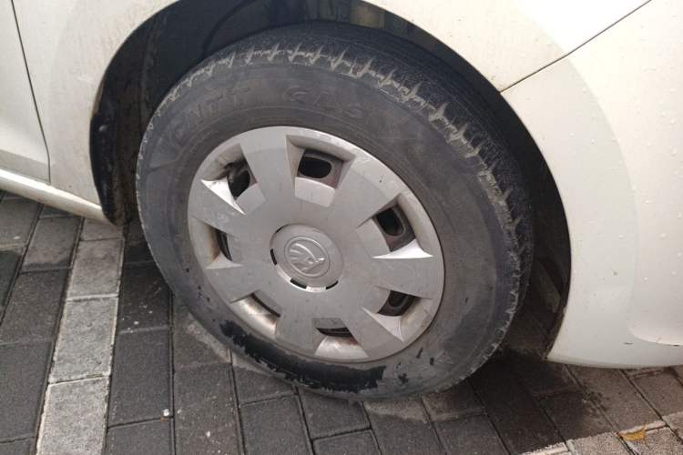 Used Skoda Rapid 2013 1.4L Manual Enjoyment Model Right Front Wheel Hub