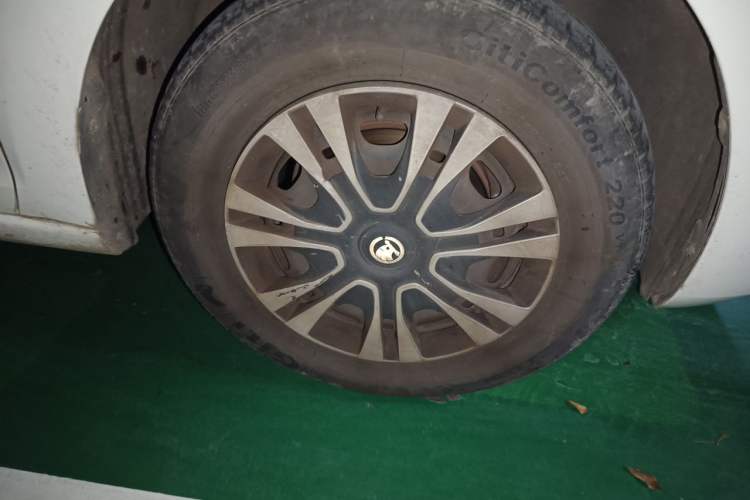 Used Skoda Rapid 2013 1.4L Manual Enjoyment Model Right Front Wheel Hub