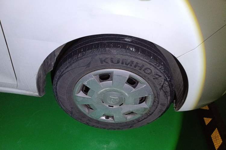 Used Skoda Rapid 2013 1.6L Manual Enjoyment Model Right Front Wheel Hub