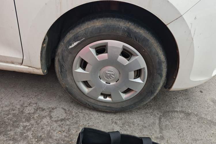 Used Skoda Rapid 2013 1.4L Manual Enjoyment Model Right Front Wheel Hub