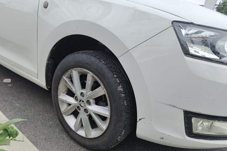 Used Skoda Rapid 2013 1.6L Manual Preferred Version Right Front Wheel Hub