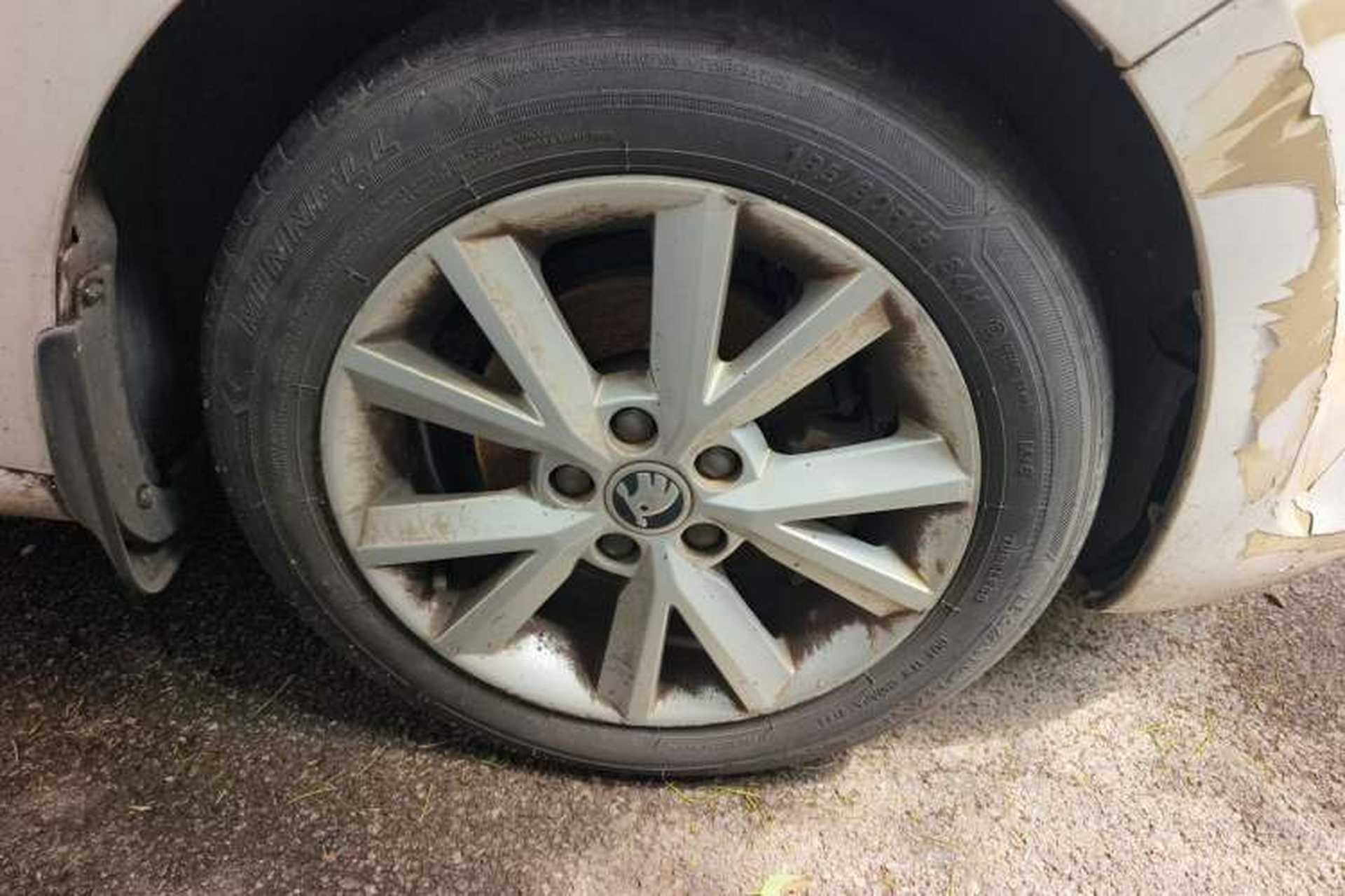 Used Skoda Rapid 2013 1.6L Manual Preferred Version Right Front Wheel Hub