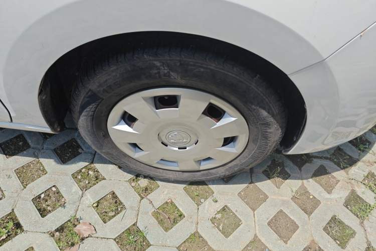 Used Skoda Rapid 2013 1.6L Manual Enjoyment Model Right Front Wheel Hub