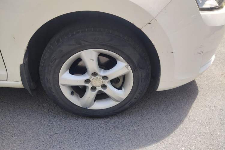 Used Skoda Rapid 2013 1.6L Manual Enjoyment Model Right Front Wheel Hub