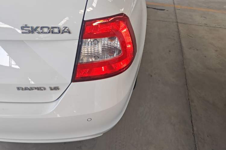 Used Skoda Rapid 2013 1.6L Automatic Smart Selection Model Right Rear Taillight