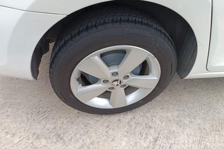 Used Skoda Rapid 2013 1.6L Automatic Smart Selection Model Right Rear Wheel Hub