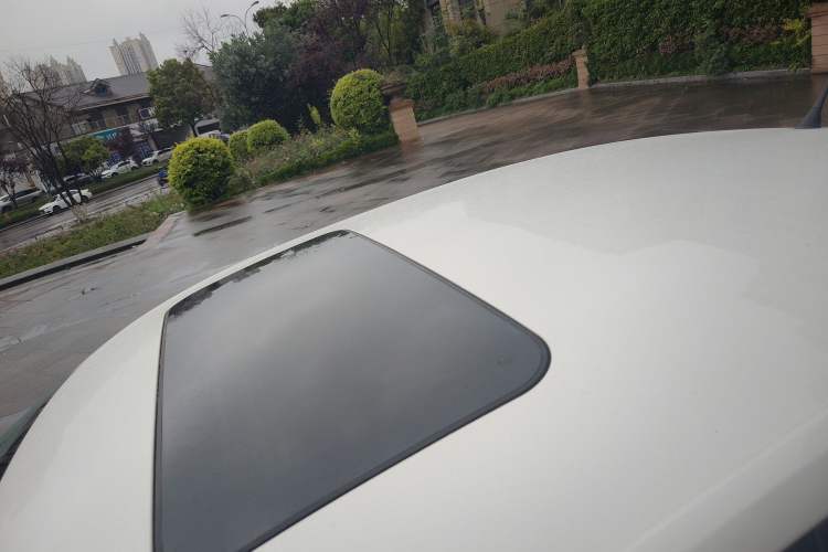 Used Skoda Rapid 2013 1.6L Automatic Smart Selection Model Roof