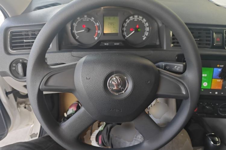 Used Skoda Rapid 2013 1.6L Automatic Smart Selection Model Steering Wheel