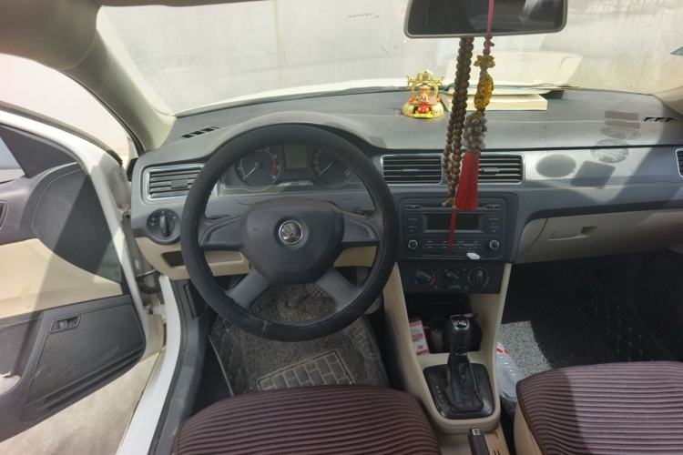 Used Skoda Rapid 2013 1.6L Automatic Smart Selection Model Steering Wheel