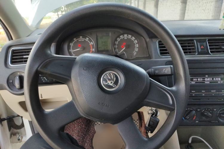 Used Skoda Rapid 2013 1.6L Manual Smart Selection Model Steering Wheel