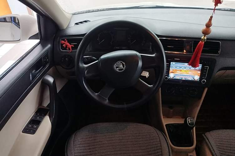 Used Skoda Rapid 2013 1.4L Manual Smart Selection Trim Steering Wheel