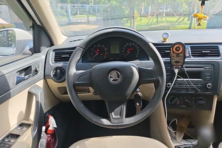 Used Skoda Rapid 2013 1.6L Manual Smart Selection Model Steering Wheel