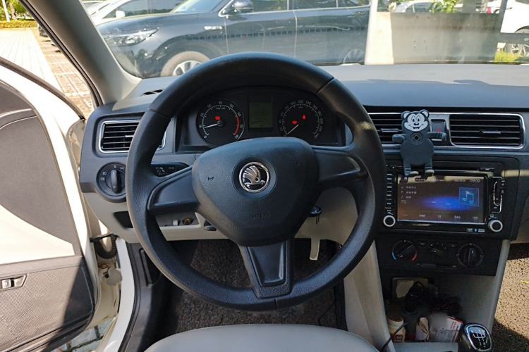 Used Skoda Rapid 2013 1.6L Manual Smart Selection Model Steering Wheel