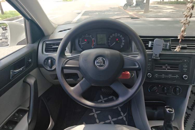 Used Skoda Rapid 2013 1.6L Automatic Smart Selection Model Steering Wheel
