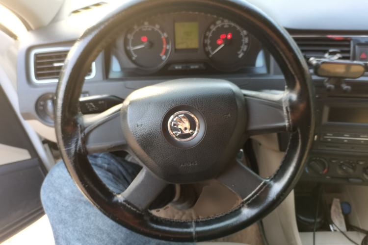 Used Skoda Rapid 2013 1.6L Manual Smart Selection Model Steering Wheel