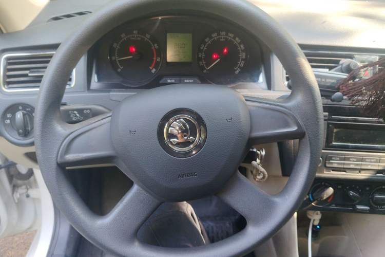 Used Skoda Rapid 2013 1.6L Manual Smart Selection Model Steering Wheel