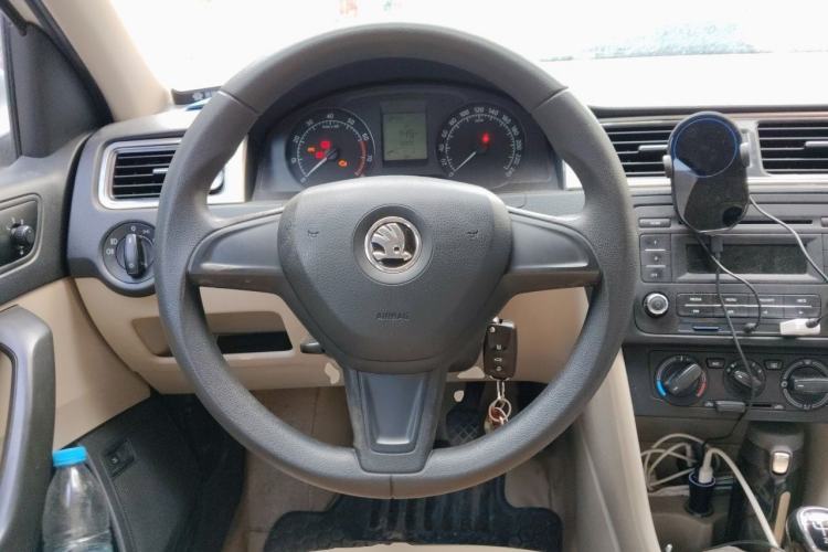 Used Skoda Rapid 2013 1.6L Manual Smart Selection Model Steering Wheel