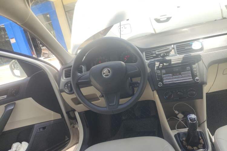 Used Skoda Rapid 2013 1.6L Manual Smart Selection Model Steering Wheel