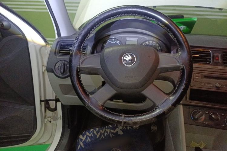 Used Skoda Rapid 2013 1.6L Manual Enjoyment Model Steering Wheel