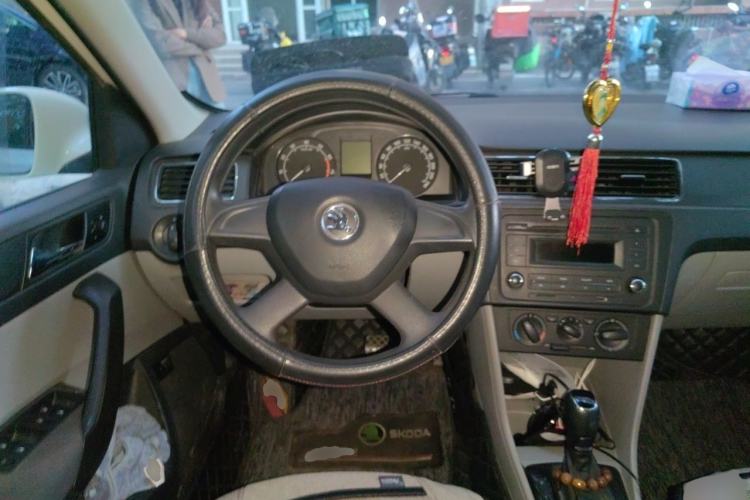 Used Skoda Rapid 2013 1.6L Automatic Smart Selection Model Steering Wheel