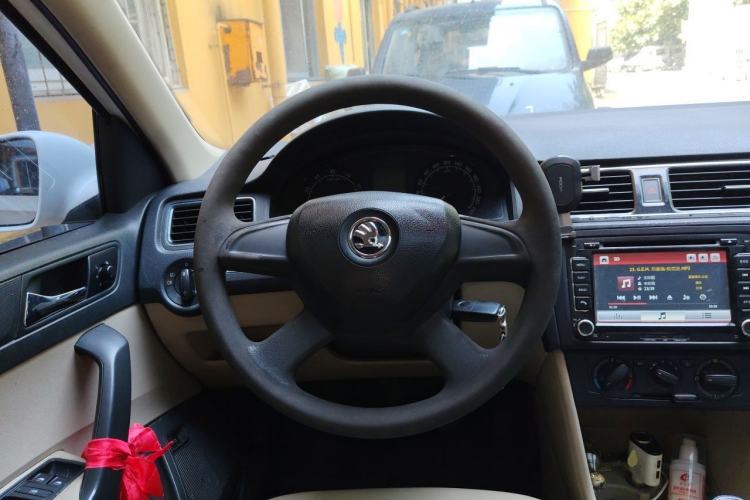 Used Skoda Rapid 2013 1.6L Manual Smart Selection Model Steering Wheel