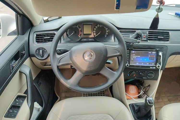 Used Skoda Rapid 2013 1.6L Manual Smart Selection Model Steering Wheel