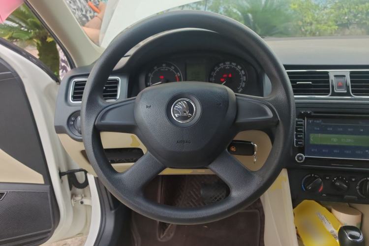 Used Skoda Rapid 2013 1.6L Automatic Smart Selection Model Steering Wheel