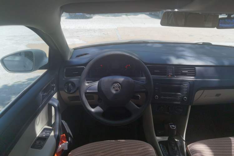 Used Skoda Rapid 2013 1.6L Automatic Smart Selection Model Steering Wheel