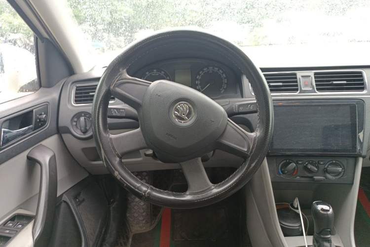Used Skoda Rapid 2013 1.6L Automatic Smart Selection Model Steering Wheel