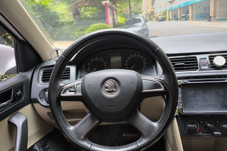 Used Skoda Rapid 2013 1.6L Automatic Smart Selection Model Steering Wheel