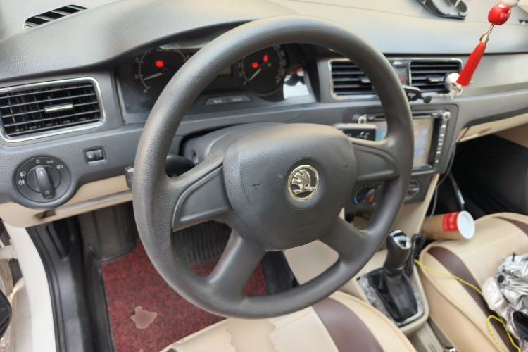 Used Skoda Rapid 2013 1.6L Automatic Smart Selection Model Steering Wheel