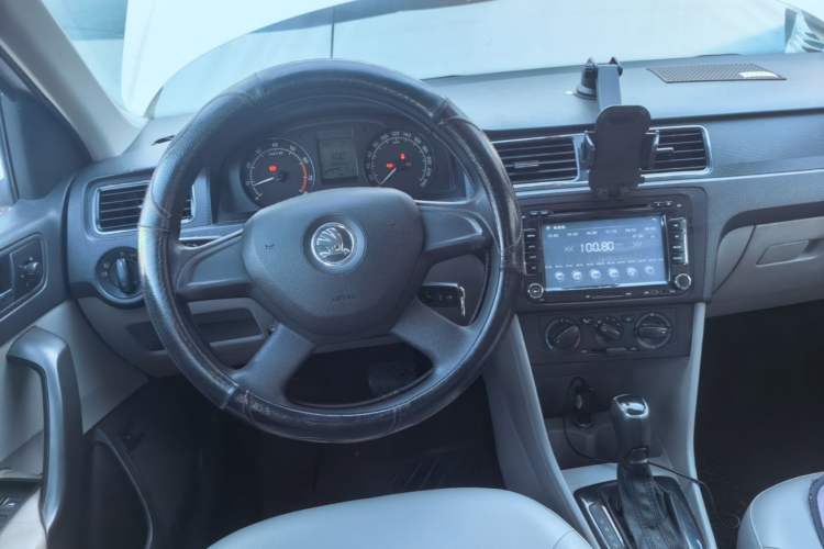 Used Skoda Rapid 2013 1.6L Automatic Smart Selection Model Steering Wheel