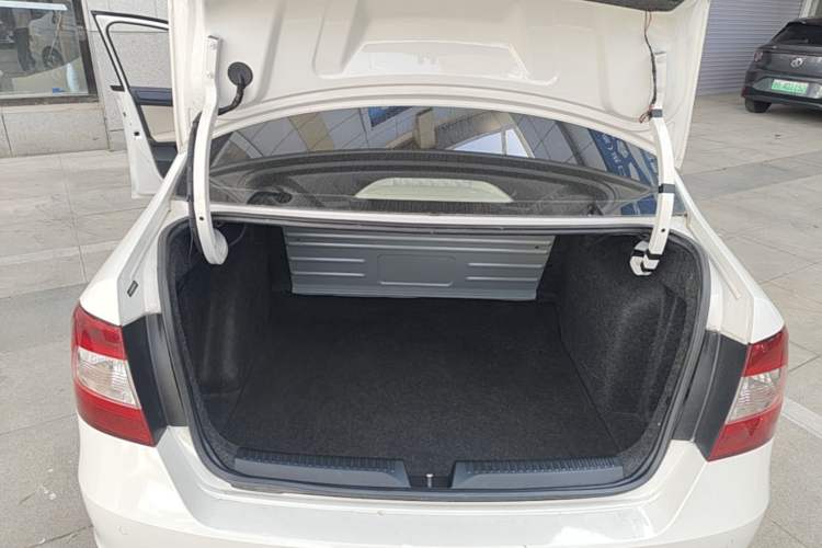 Used Skoda Rapid 2013 1.6L Automatic Smart Selection Model Trunk