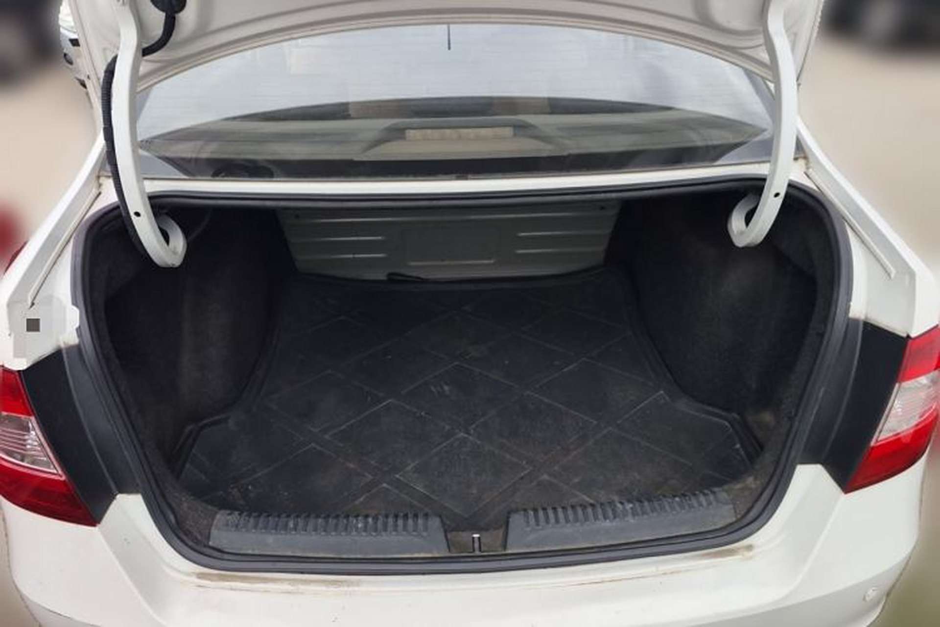 Used Skoda Rapid 2013 1.6L Manual Enjoyment Model Trunk