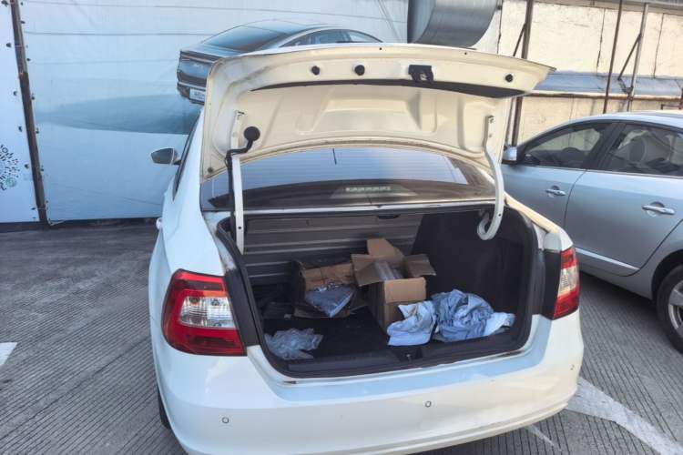 Used Skoda Rapid 2013 1.6L Automatic Smart Selection Model Trunk