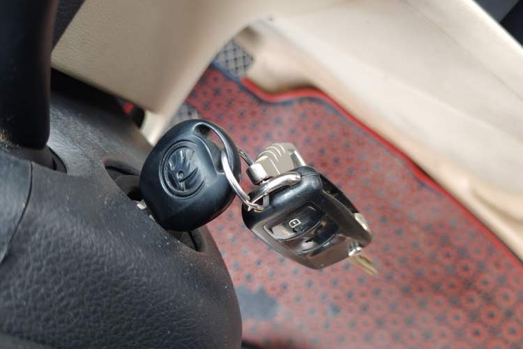 Used Skoda Rapid 2013 1.4L Manual Smart Selection Trim Vehicle Key