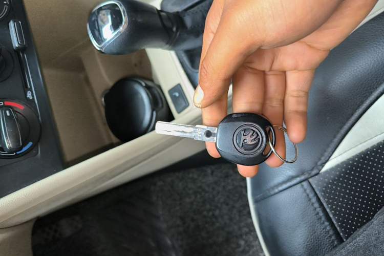 Used Skoda Rapid 2013 1.6L Automatic Smart Selection Model Vehicle Key
