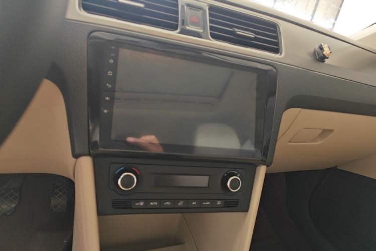 Used Skoda Rapid 2013 1.6L Manual Preferred Version Audio And AC Panel