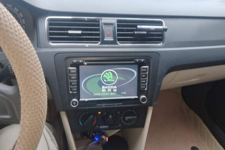 Used Skoda Rapid 2013 1.6L Manual Smart Selection Model Audio And AC Panel