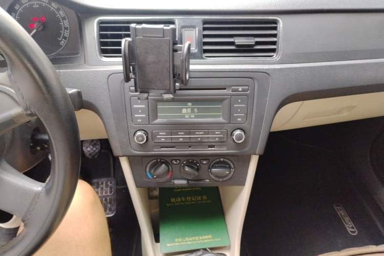Used Skoda Rapid 2013 1.6L Manual Smart Selection Model Audio And AC Panel