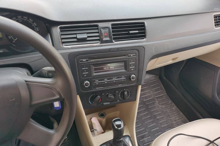 Used Skoda Rapid 2013 1.6L Automatic Smart Selection Model Audio And AC Panel