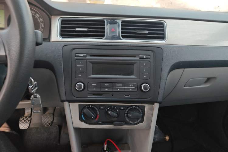 Used Skoda Rapid 2013 1.6L Manual Smart Selection Model Audio And AC Panel
