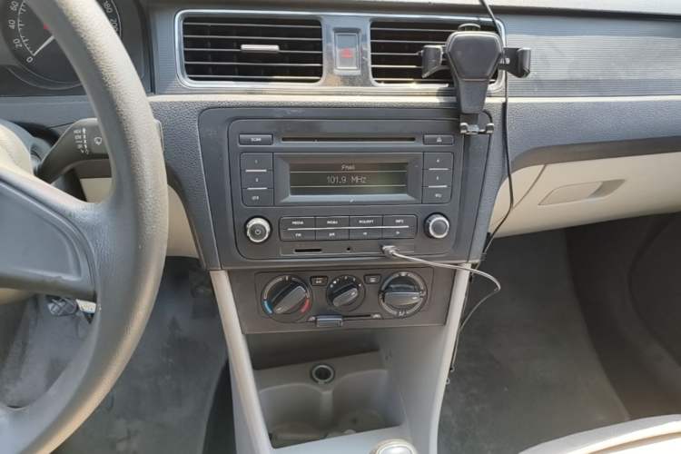 Used Skoda Rapid 2013 1.4L Manual Smart Selection Trim Audio And AC Panel