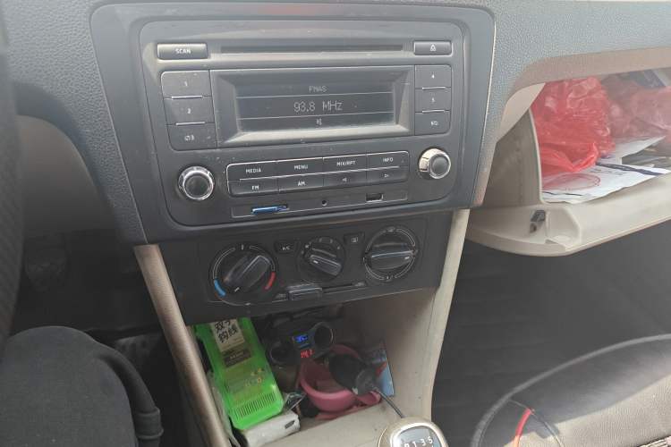 Used Skoda Rapid 2013 1.6L Manual Smart Selection Model Audio And AC Panel