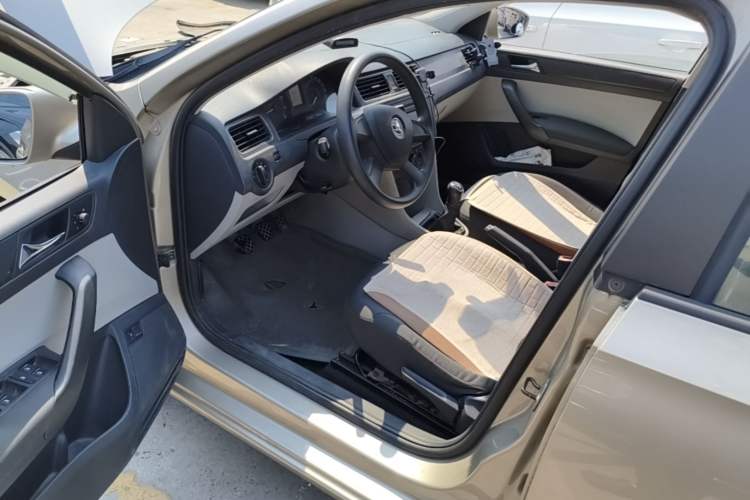 Used Skoda Rapid 2013 1.4L Manual Smart Selection Trim Driver Seat