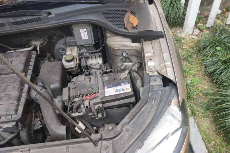 Used Skoda Rapid 2013 1.6L Manual Preferred Version Engine Bay Left