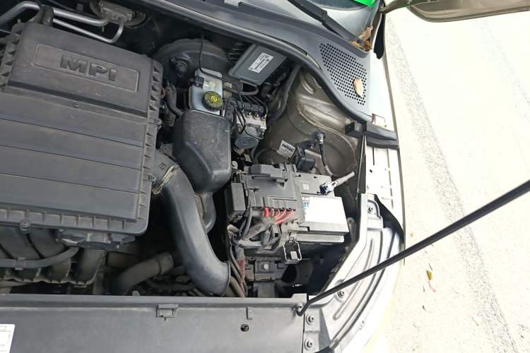 Used Skoda Rapid 2013 1.6L Manual Smart Selection Model Engine Bay Left
